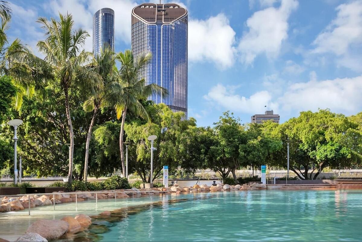 South Bank Sensational - 2bed-2bath-1car-pool