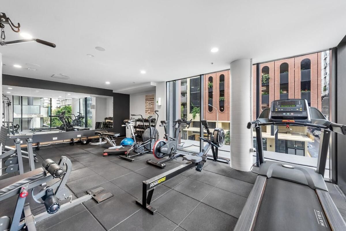 South Bank Sensational - 2bed-2bath-1car-pool *