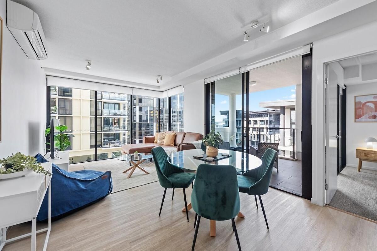 Apartment South Bank Sensational - 2bed-2bath-1car-pool