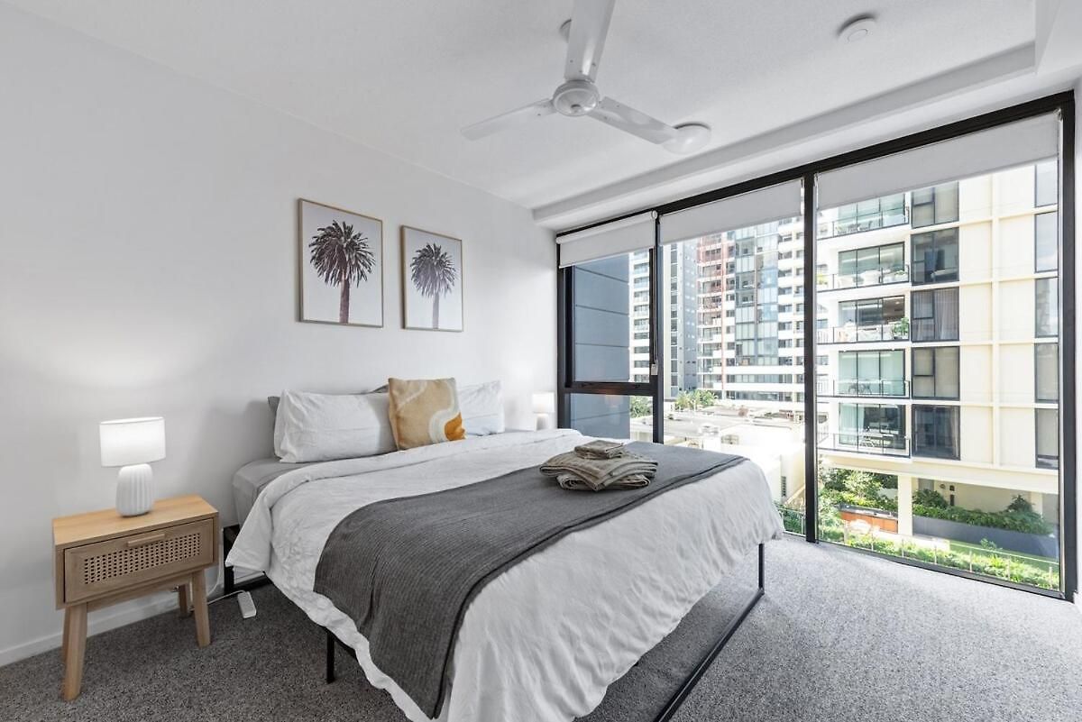 Apartment South Bank Sensational - 2bed-2bath-1car-pool *