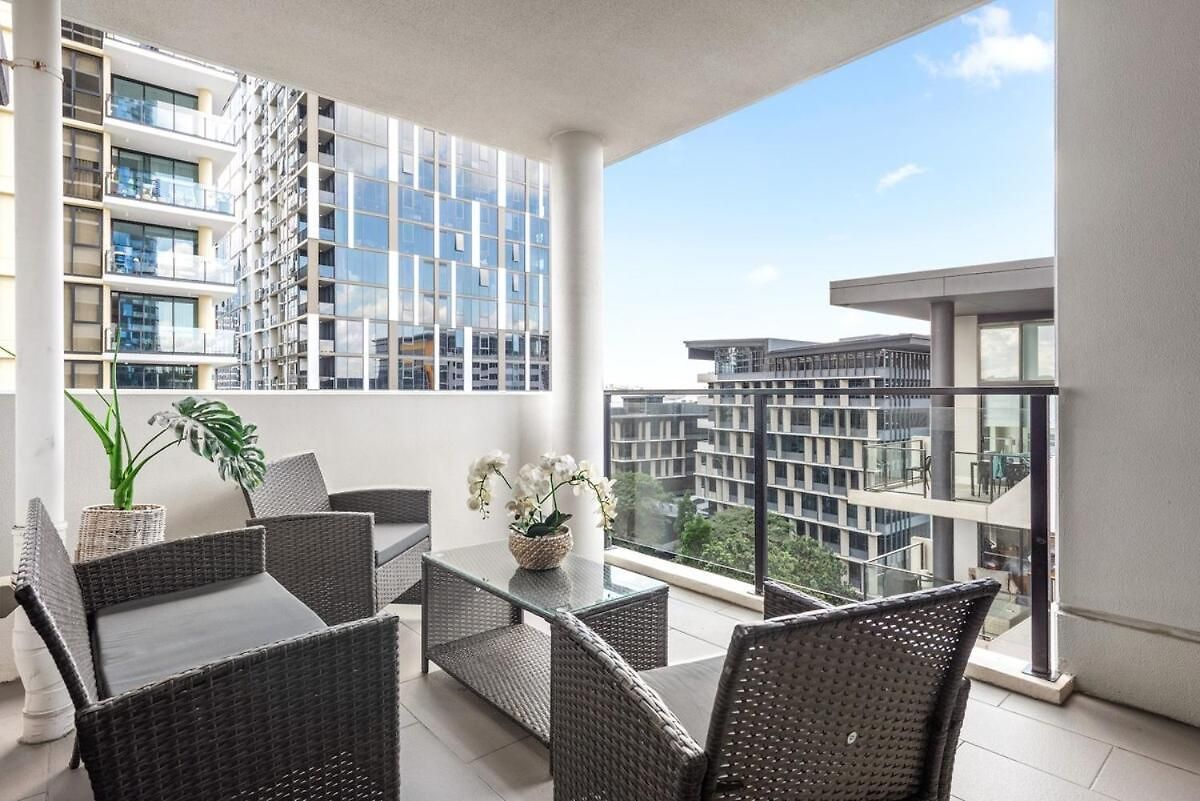 South Bank Sensational - 2bed-2bath-1car-pool