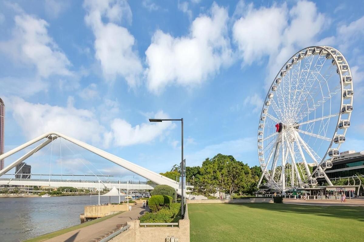 Apartment South Bank Sensational - 2bed-2bath-1car-pool
