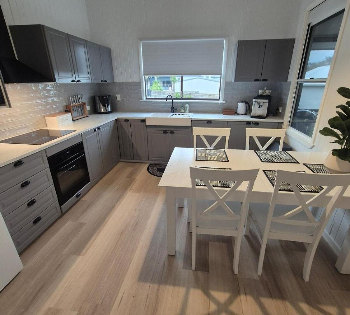 Charming 4bdr Inc Separate Studio, Newly Renovated Holiday home *