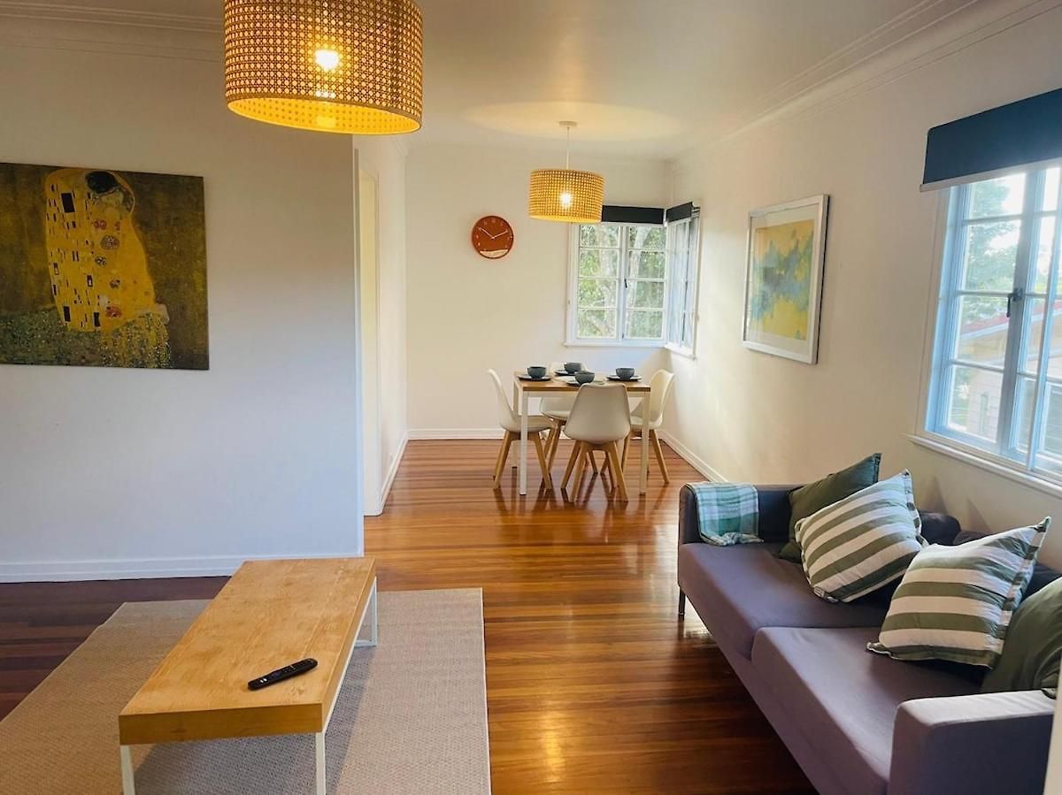 Cozy 4br Close To Schools & Shops&lookout