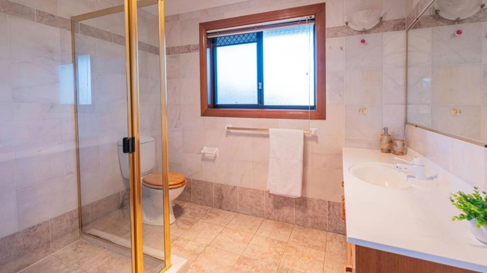 Holiday home 6bed Macgregor Brisbane