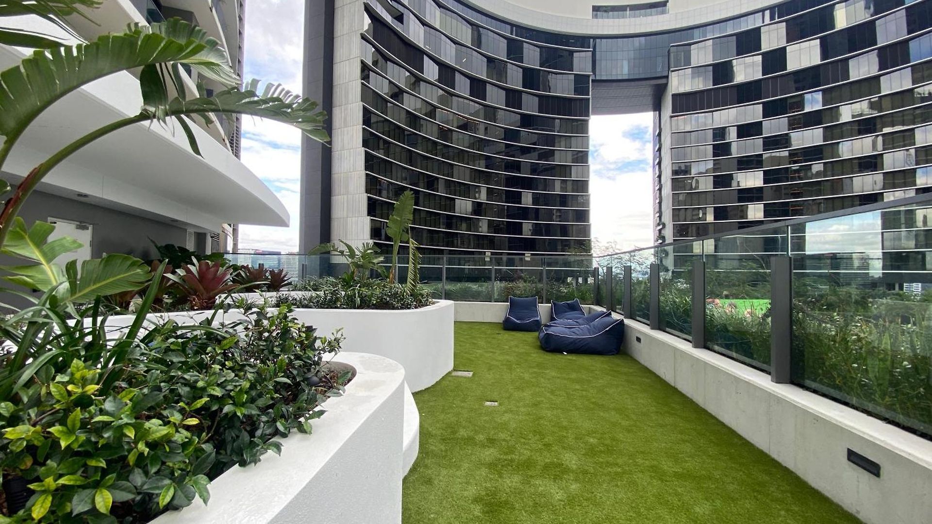 Luxury Casino Skyrise Haven 1bdr Apartment