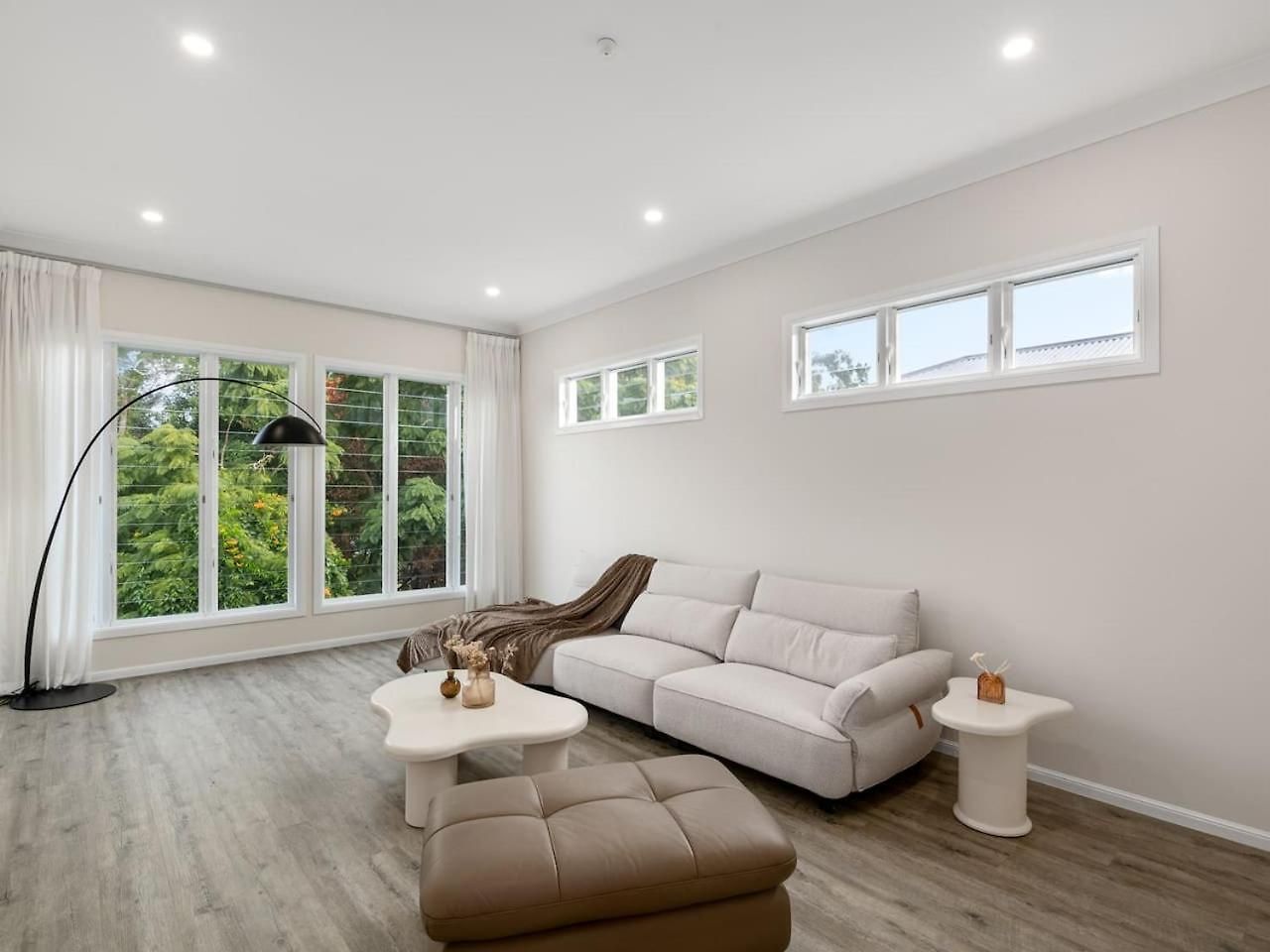 Spacious 4-bedroom Bardon Retreat Across 2 Levels Holiday home