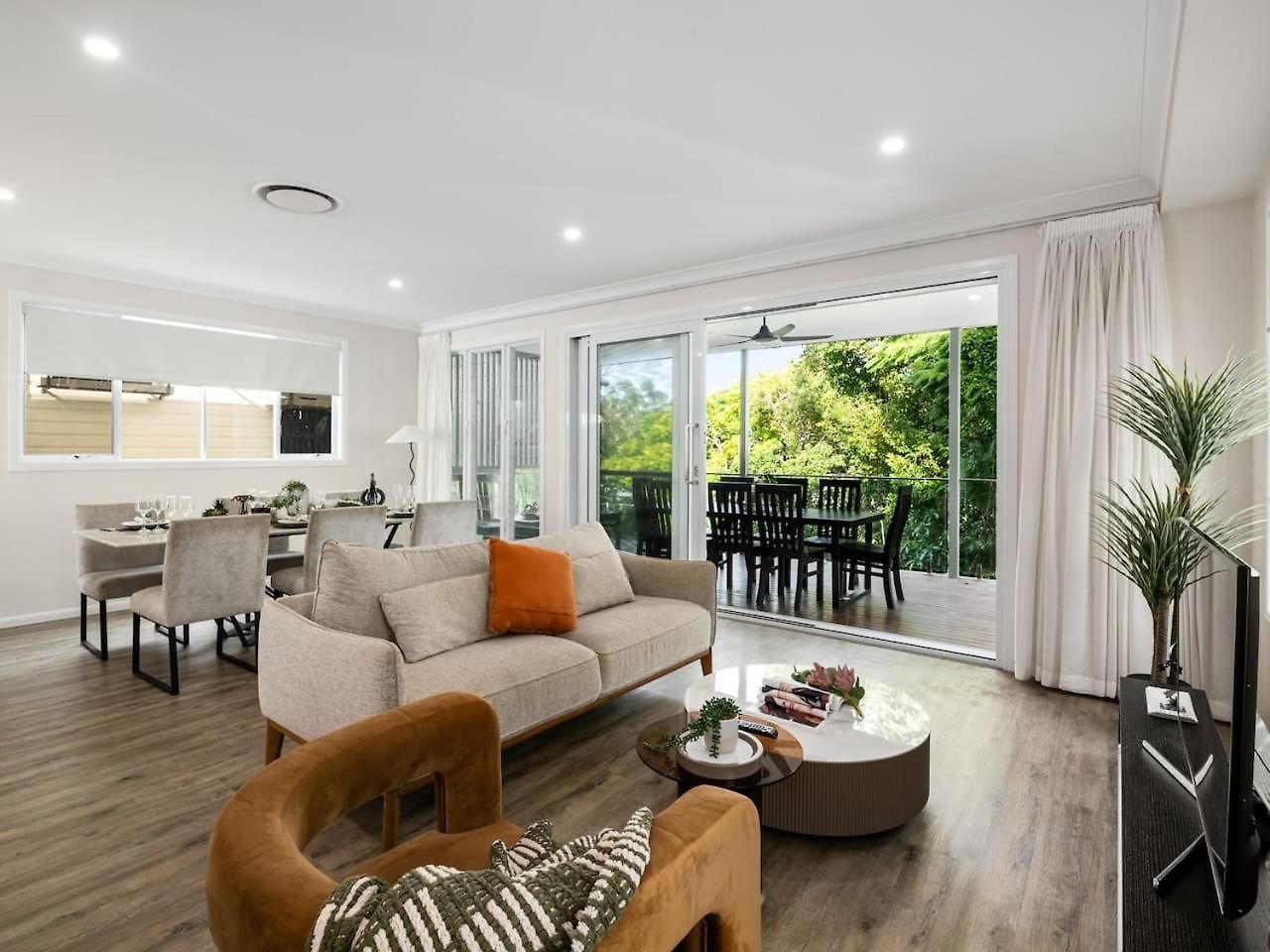 Spacious 4-bedroom Bardon Retreat Across 2 Levels Holiday home Brisbane