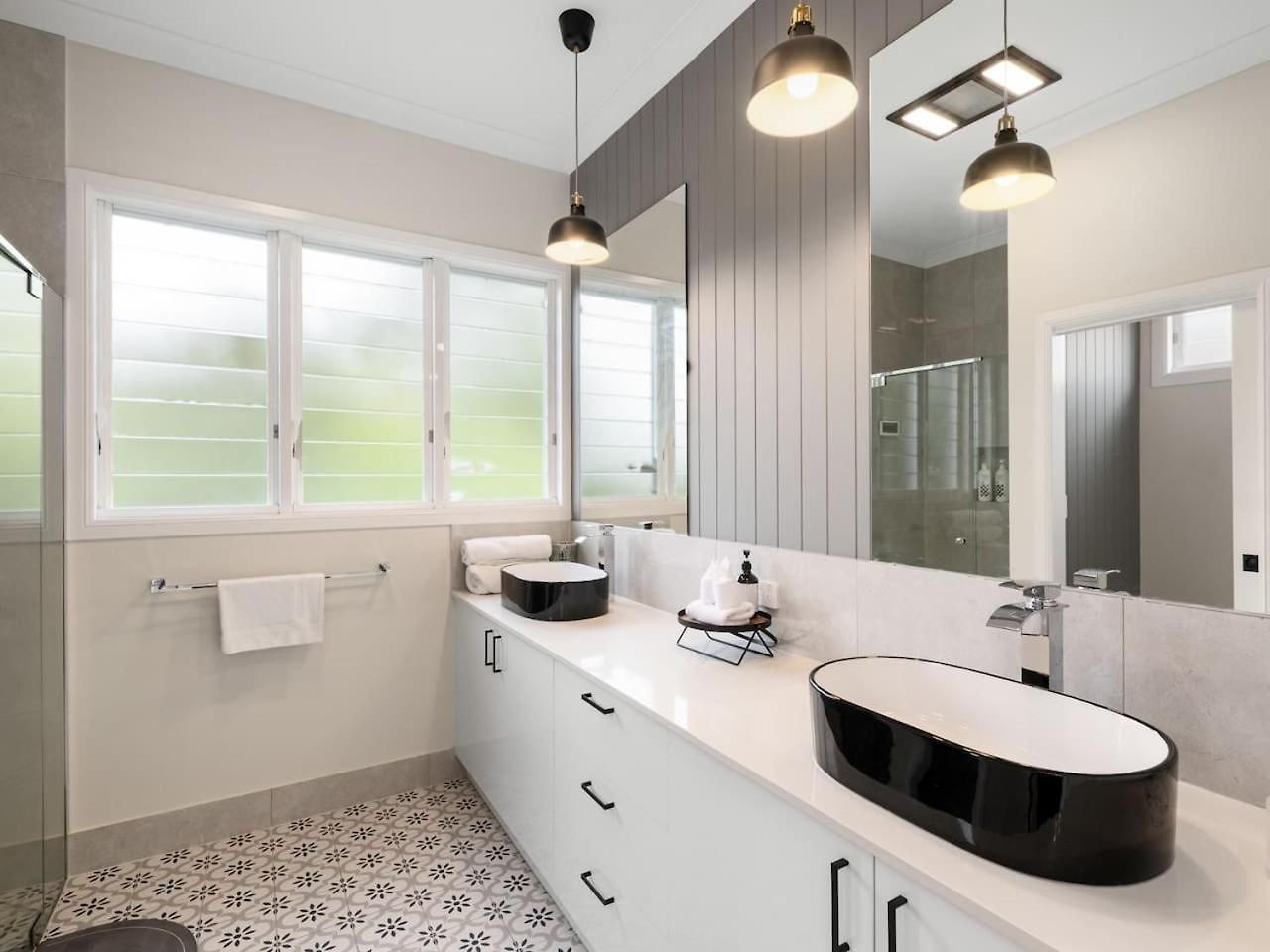 Spacious 4-bedroom Bardon Retreat Across 2 Levels *