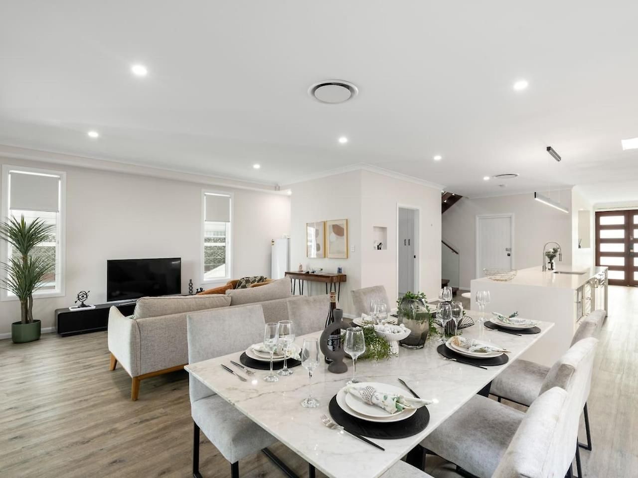 Spacious 4-bedroom Bardon Retreat Across 2 Levels Holiday home Brisbane