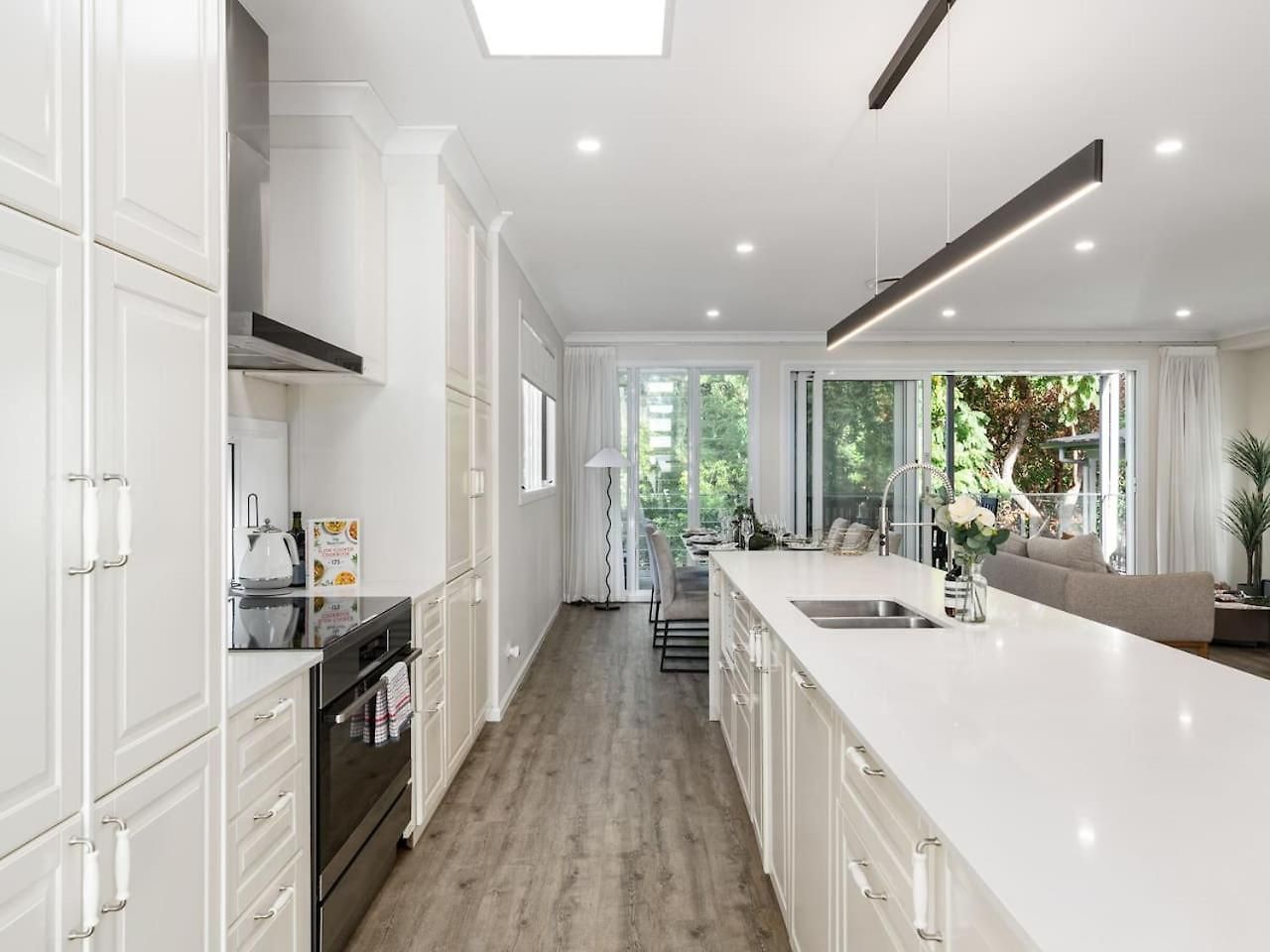 Spacious 4-bedroom Bardon Retreat Across 2 Levels Holiday home Brisbane