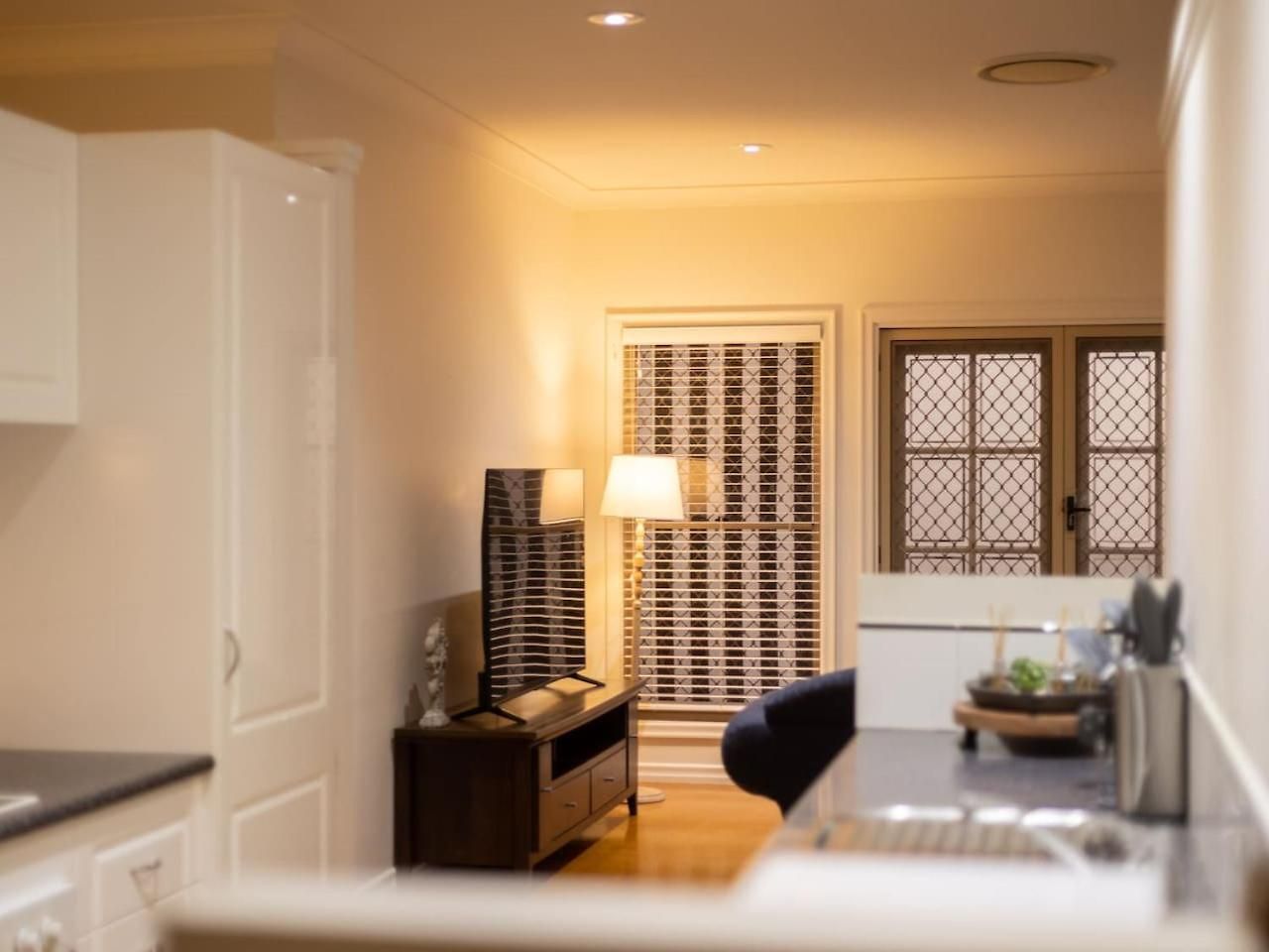 Cozy Hub Near Food Fusion Family Business Ideal Brisbane
