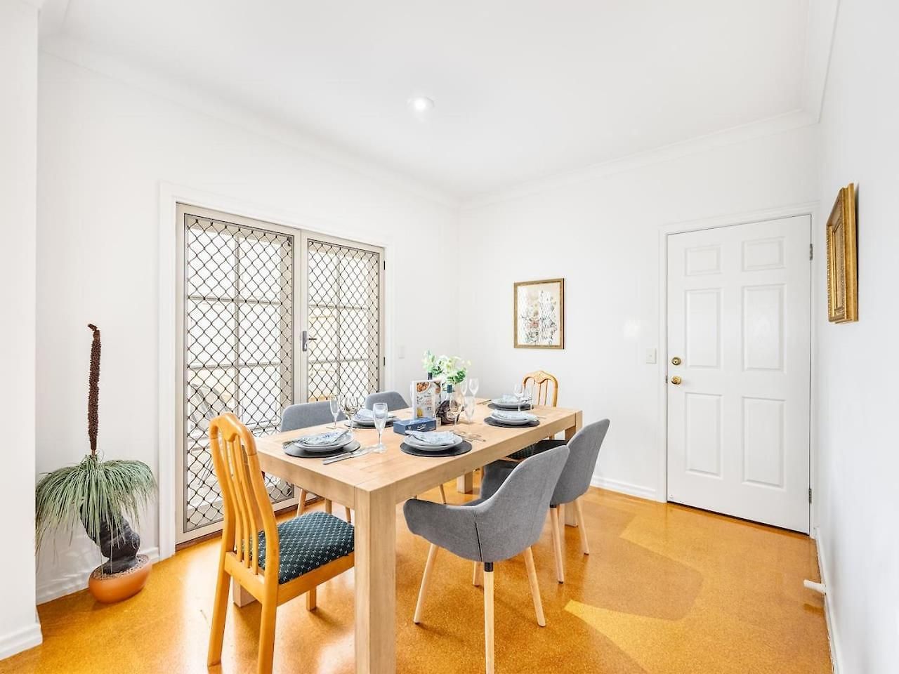 Cozy Hub Near Food Fusion Family Business Ideal Holiday home *