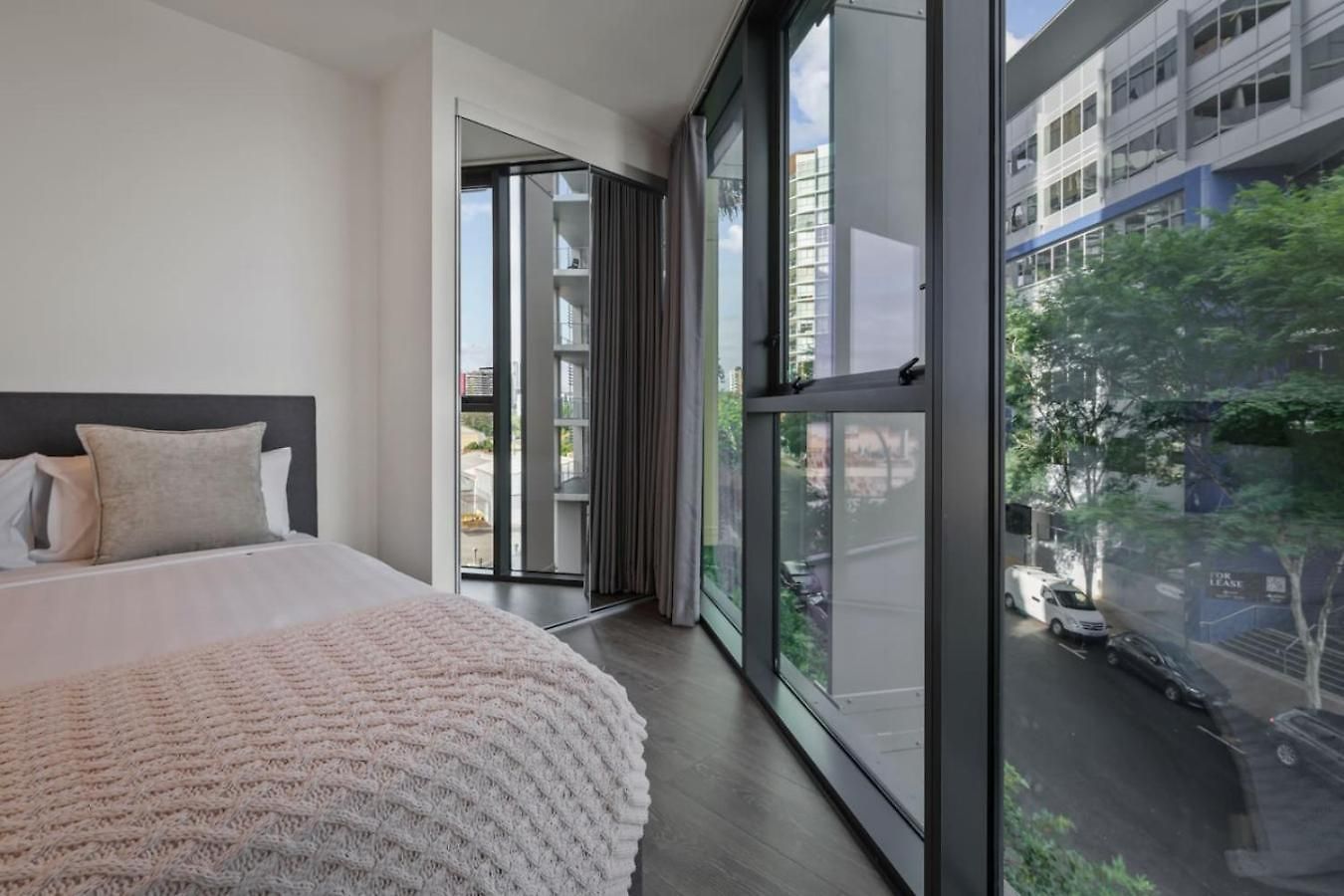 Fully Equipped Inner-city Near Cbd Apartment *