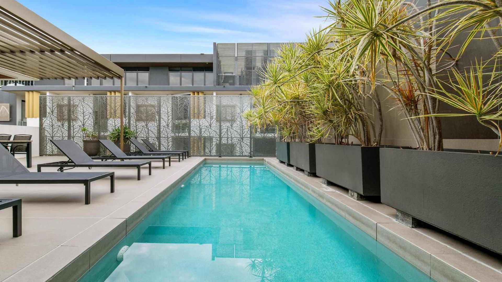 Apartment West End Flat With Pool And Bbq Access *