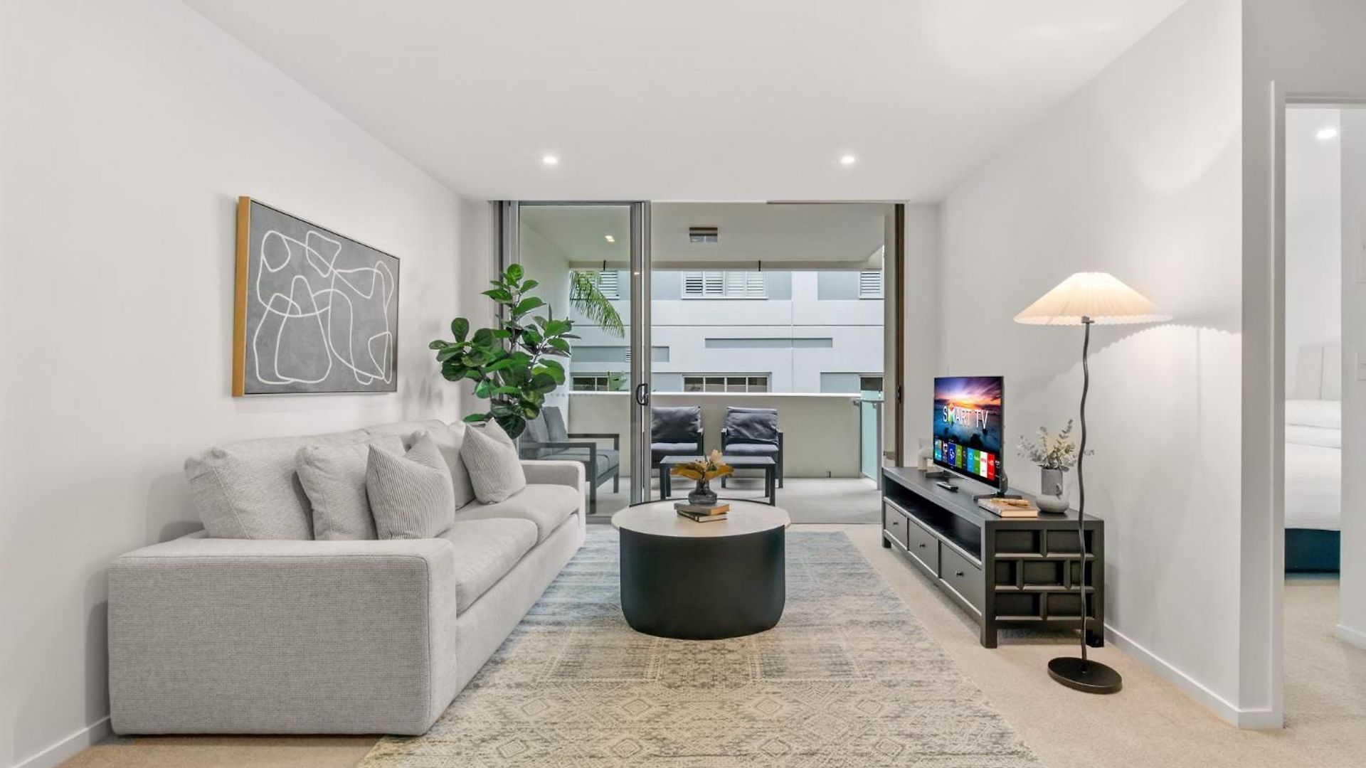 Apartment West End Flat With Pool And Bbq Access