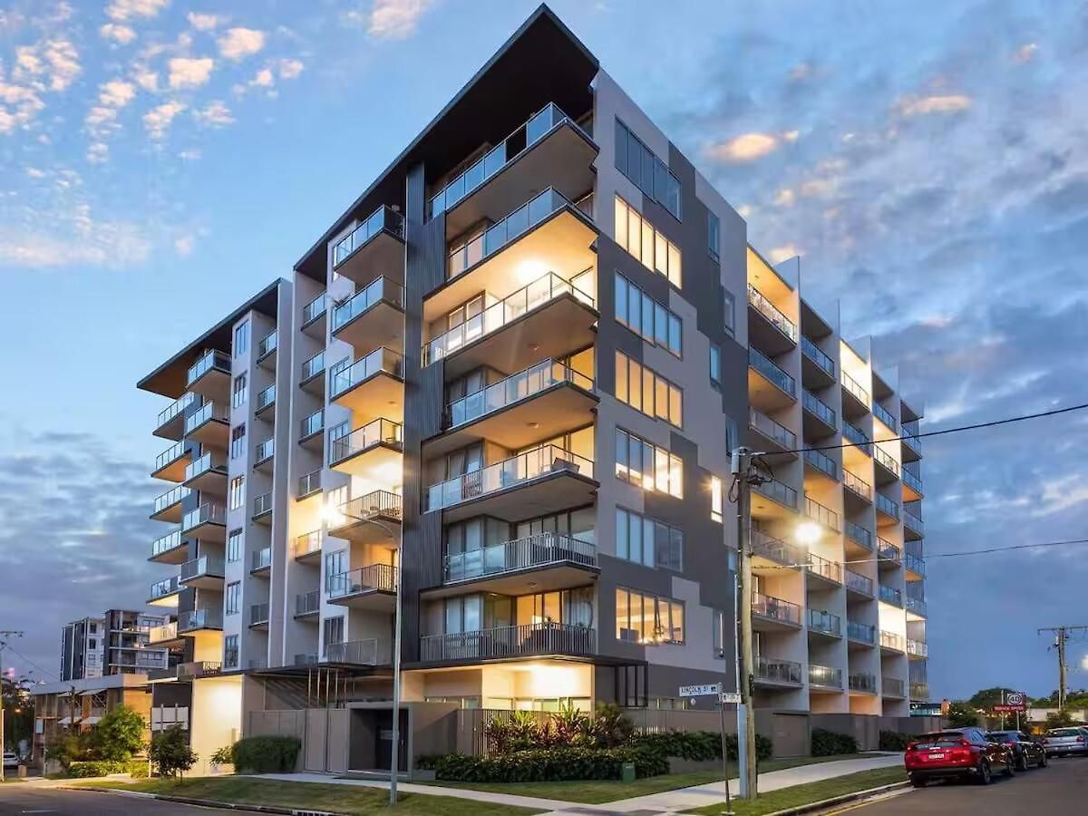 Peaceful With Parking Apartment