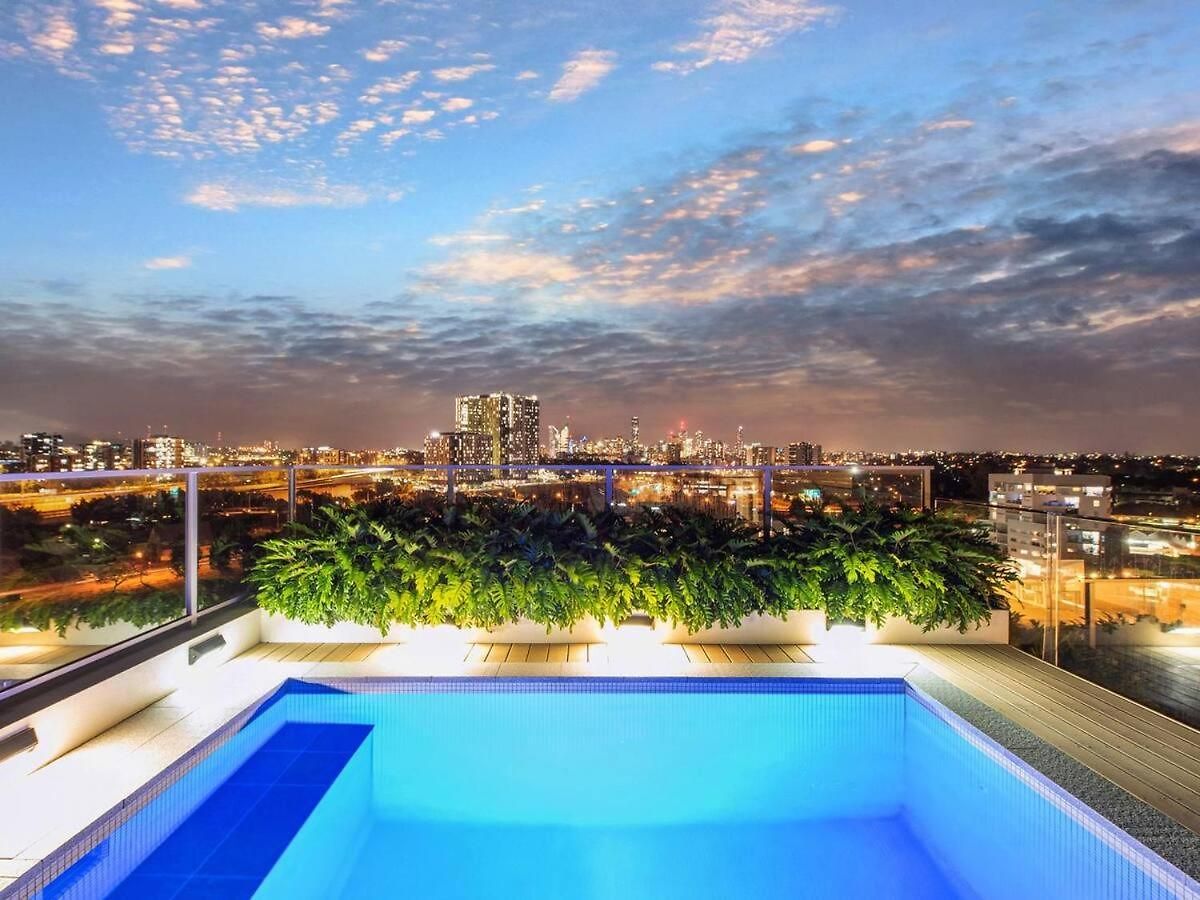 Peaceful With Parking Apartment