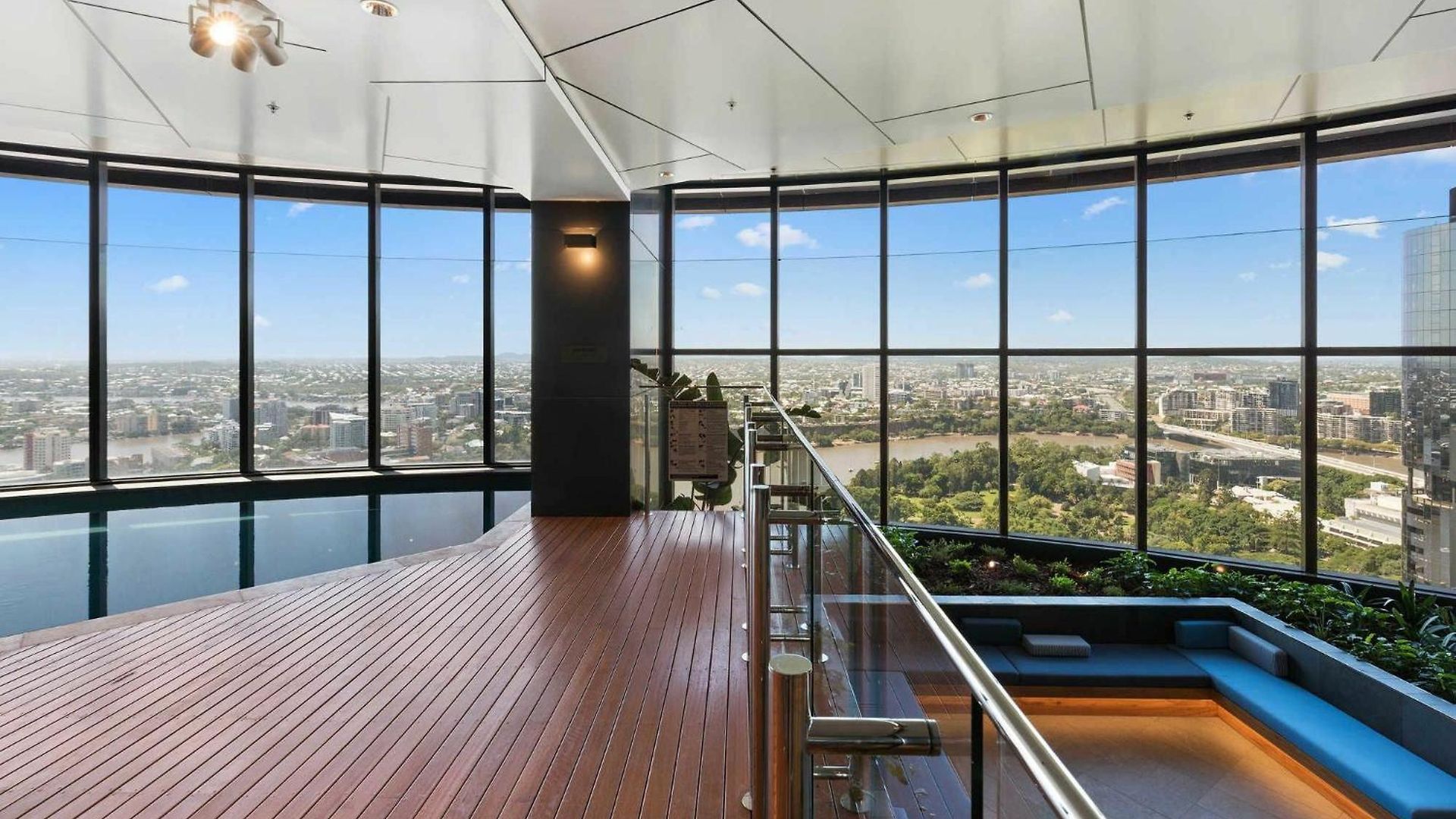 Cbd Luxe Pad Skytower Pool & Gym