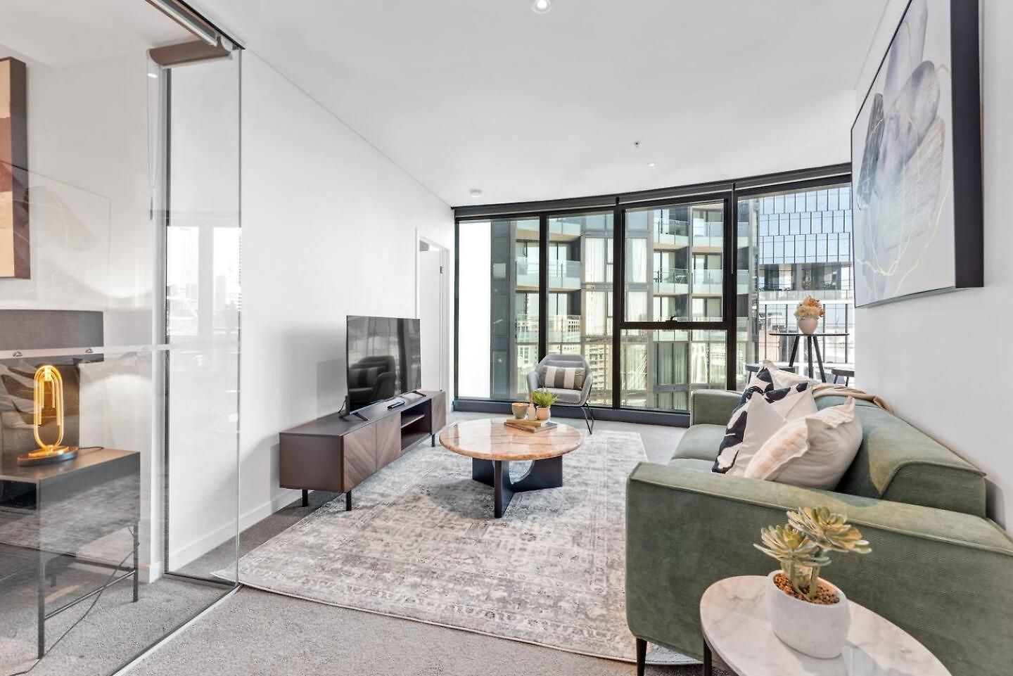Cbd Luxe Pad Skytower Pool & Gym Apartment
