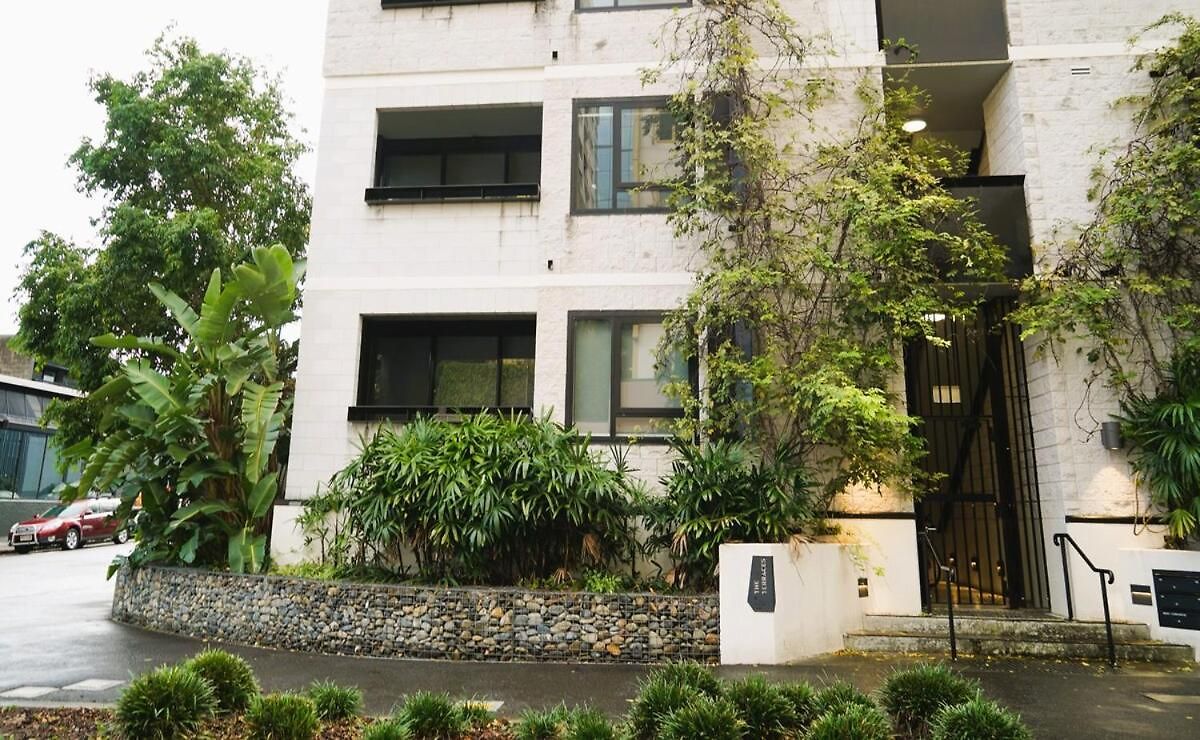 Sunny & Convenient, Terraces Bowen Hills Apartment *