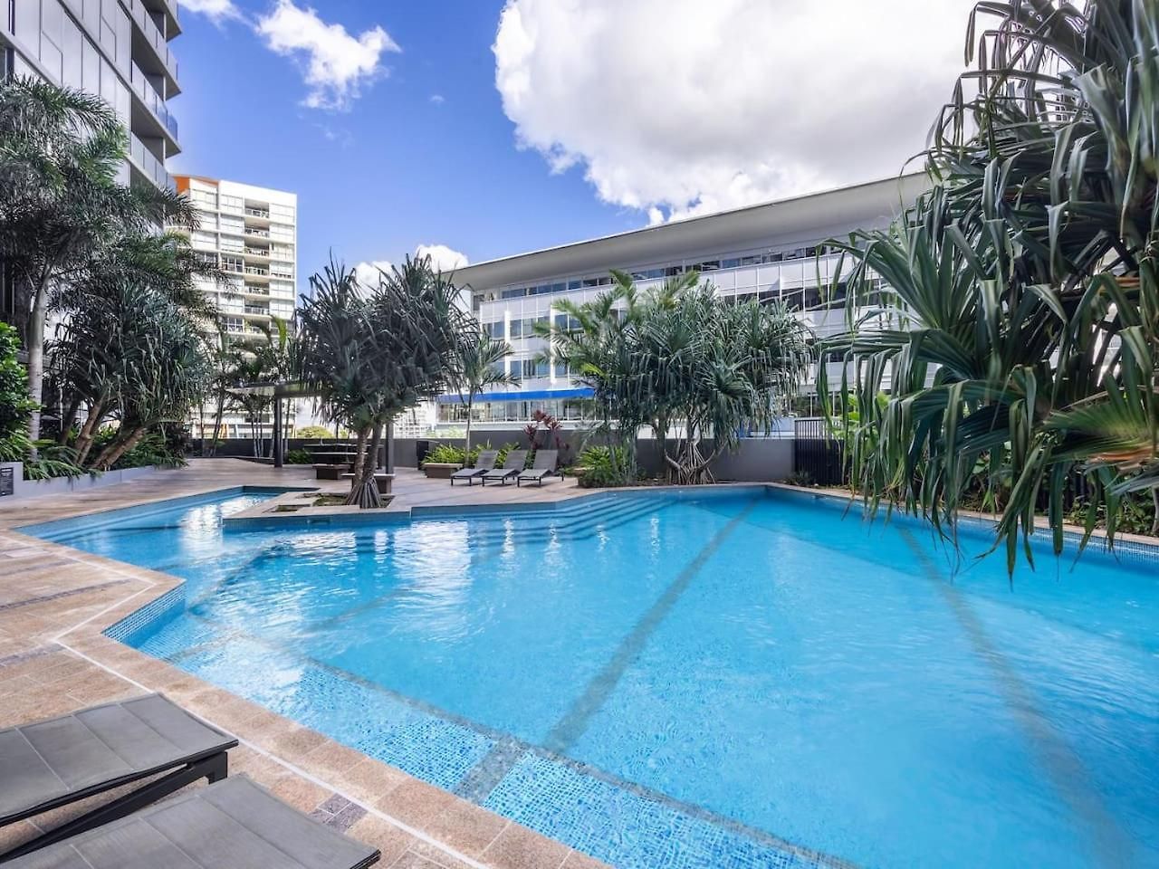 Apartment South Bank View Pool Free Parking *