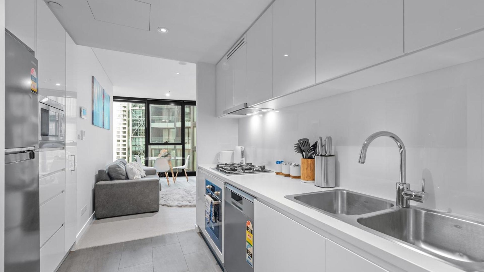 Stylish 2br - Tallest Building In Pool, Gym