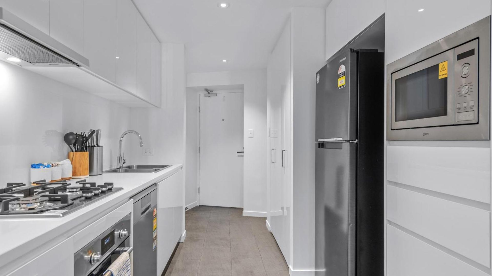 Stylish 2br - Tallest Building In Pool, Gym Apartment Brisbane