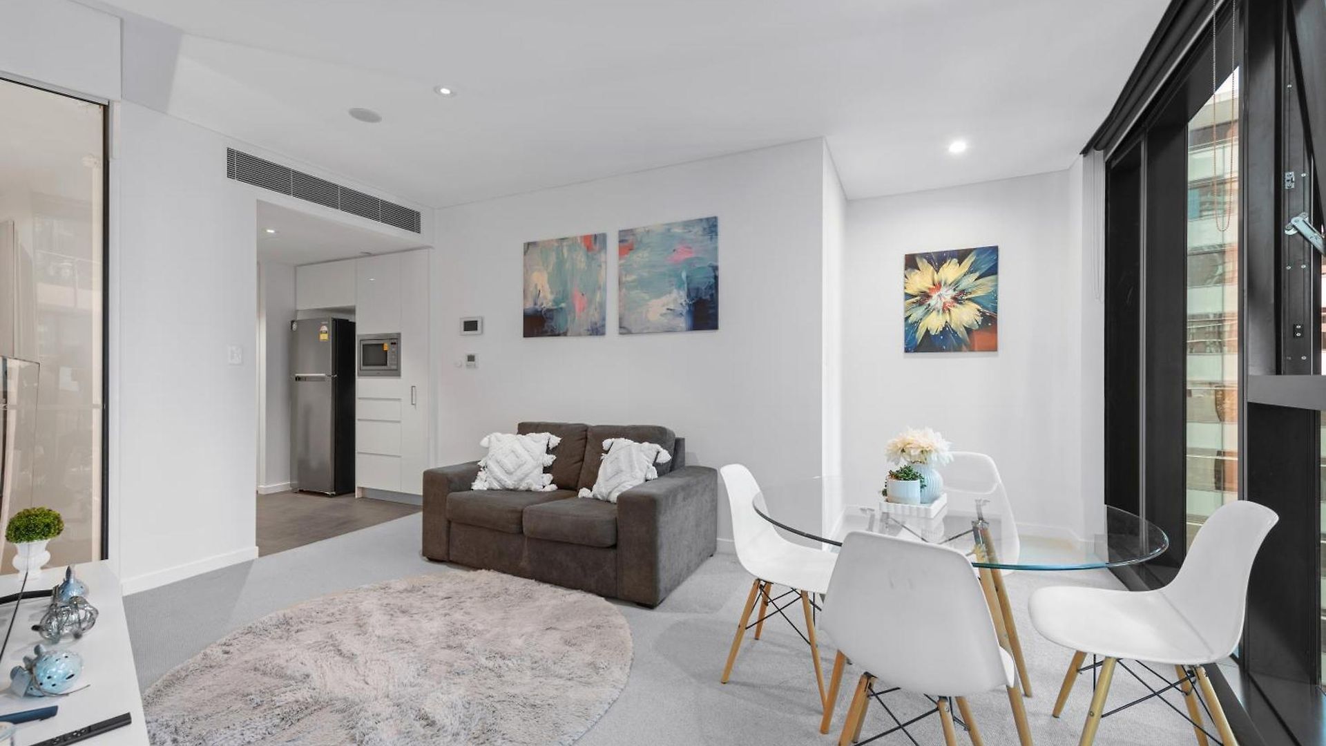 Stylish 2br - Tallest Building In Pool, Gym Apartment