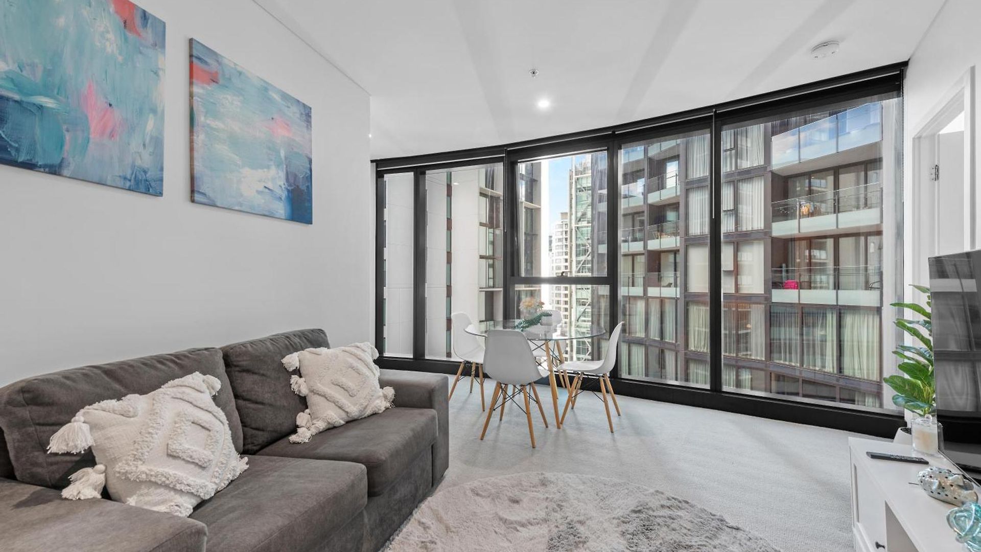 Stylish 2br - Tallest Building In Pool, Gym * Brisbane