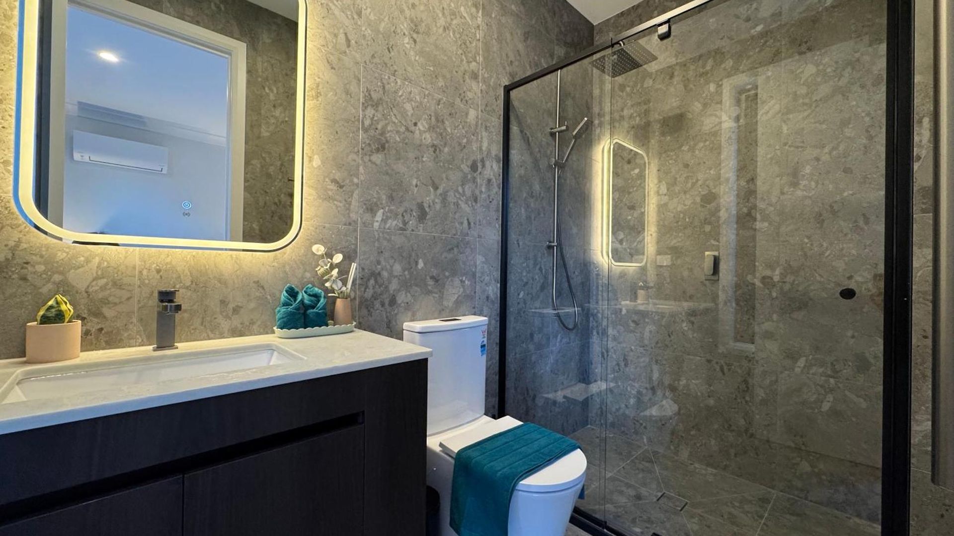 Holiday home Luxe 2b2b Walk To Sunnybank Market Square *
