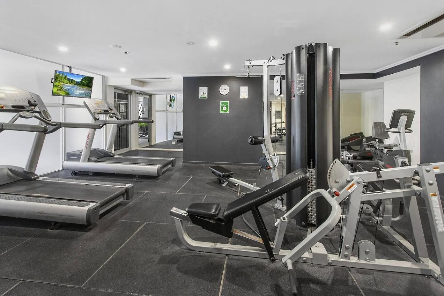 With King Bed, Pool, Gym And Sauna