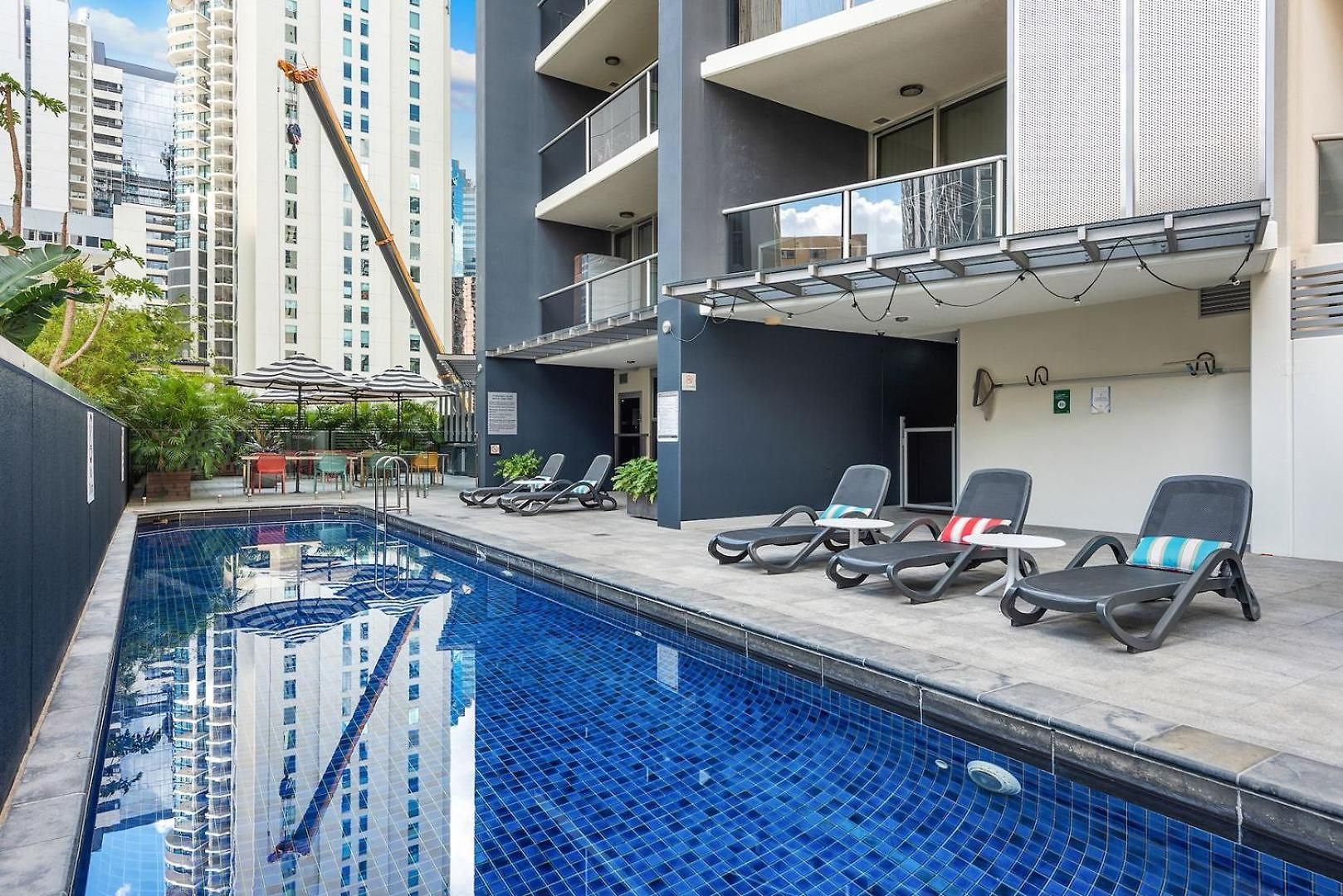 With King Bed, Pool, Gym And Sauna Apartment