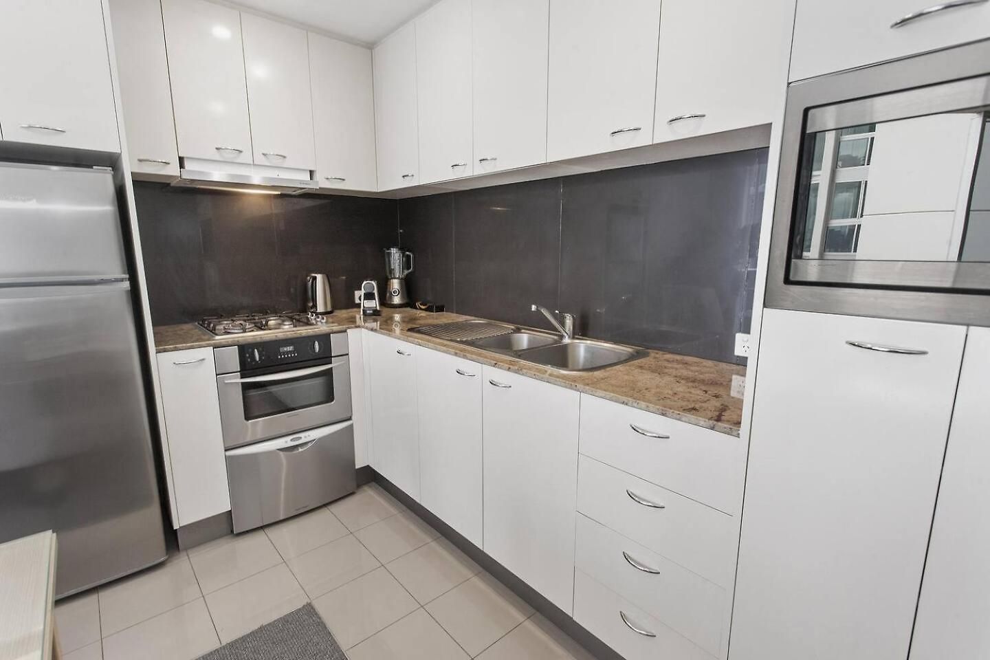 With King Bed, Pool, Gym And Sauna Apartment