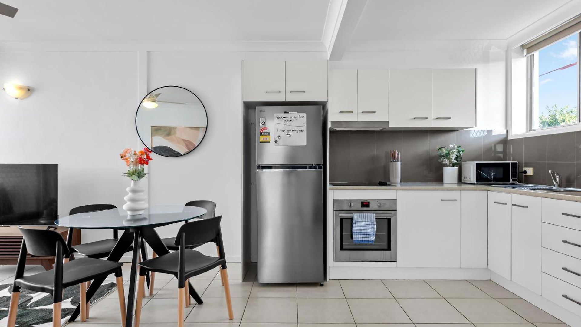 Comfy 2br Near Hospitals, Qut And Cbd With Parking! Apartment