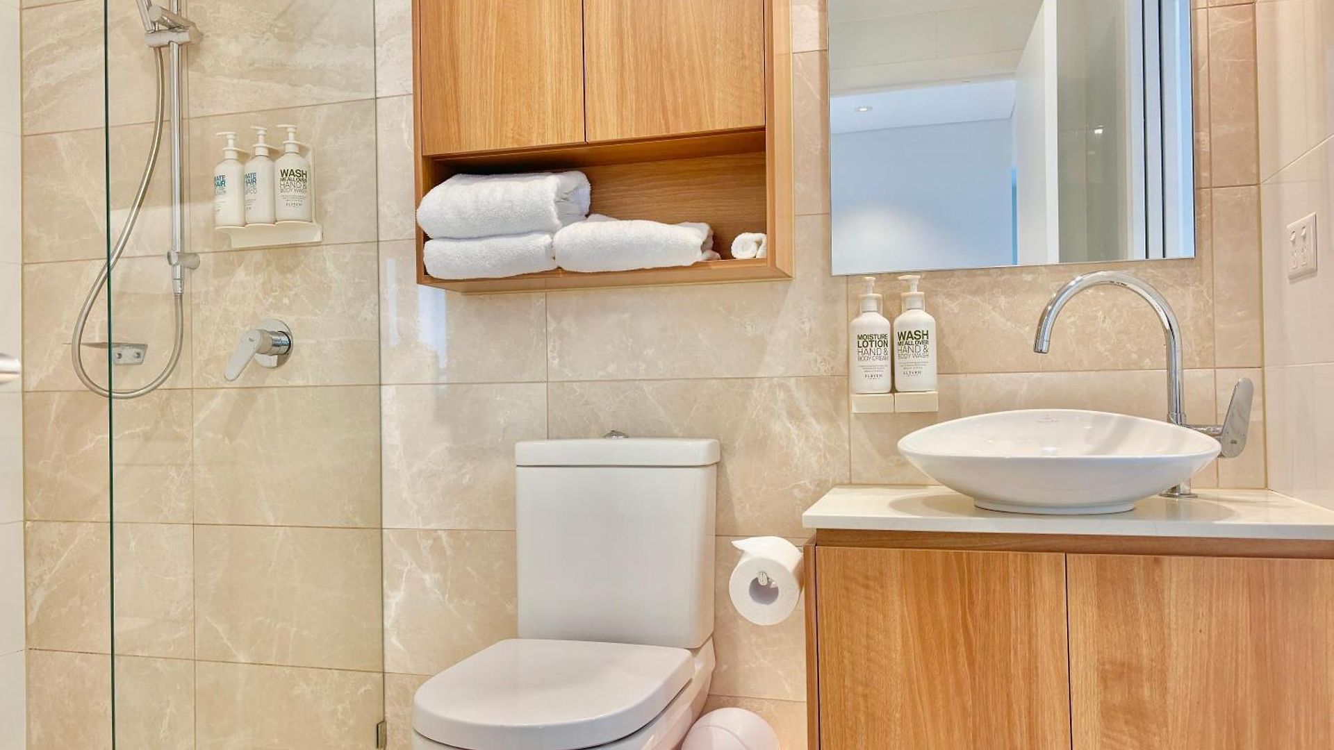 Brisbane's Highest Rated 3 Bedroom Luxury -above 60th Floor- Incredible Views In Skytower, Brisbane's Tallest Building -complimentary Wifi, Drinks, Snacks & Streaming Access Brisbane