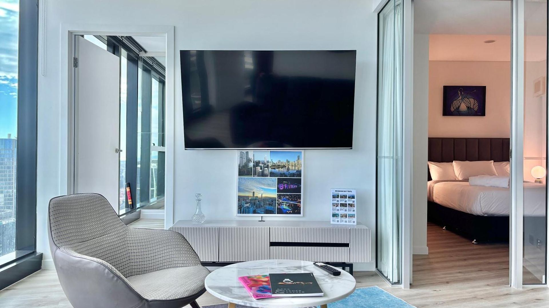 Brisbane's Highest Rated 3 Bedroom Luxury -above 60th Floor- Incredible Views In Skytower, Brisbane's Tallest Building -complimentary Wifi, Drinks, Snacks & Streaming Access * Brisbane