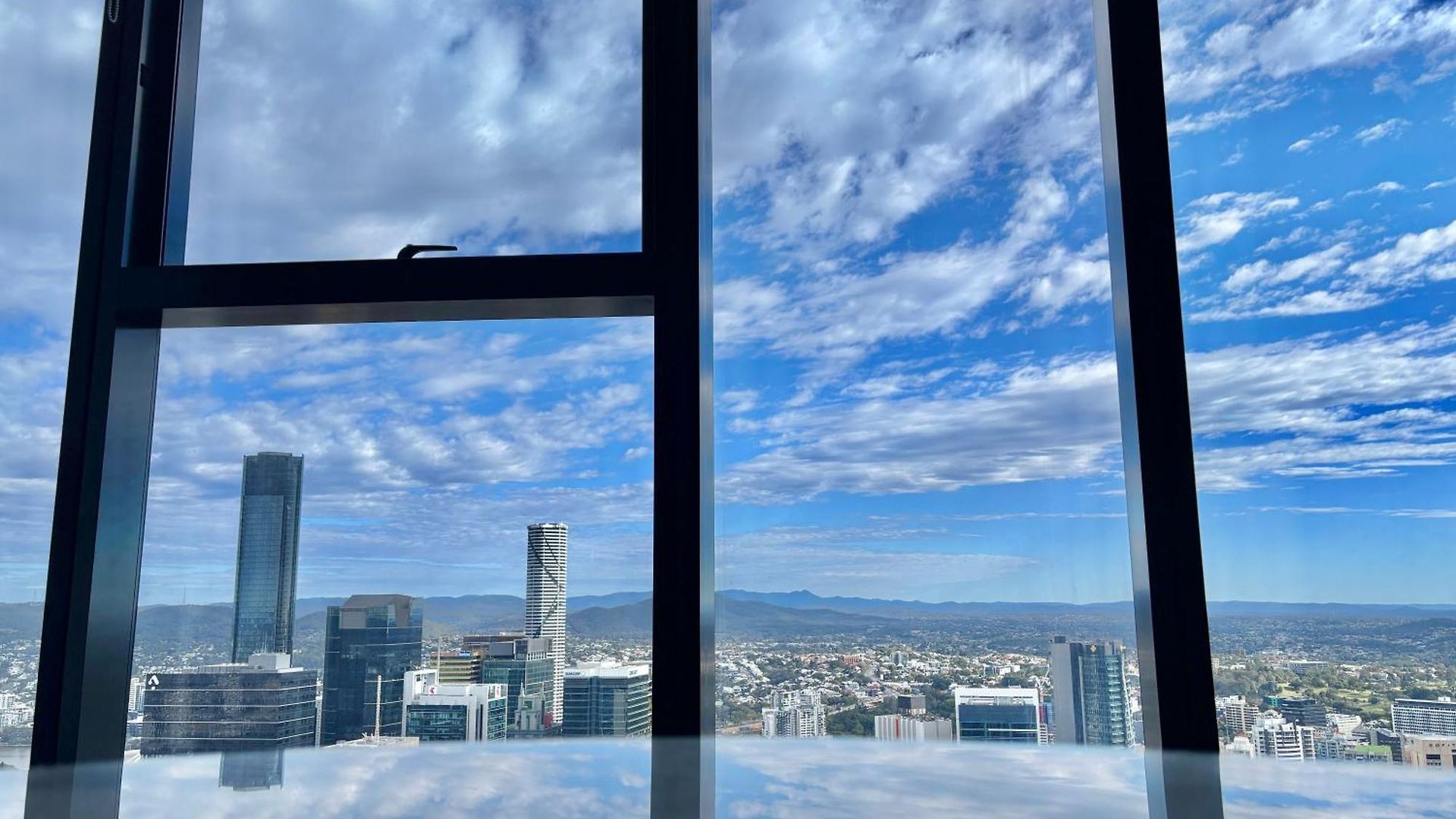 Brisbane's Highest Rated 3 Bedroom Luxury -above 60th Floor- Incredible Views In Skytower, Brisbane's Tallest Building -complimentary Wifi, Drinks, Snacks & Streaming Access