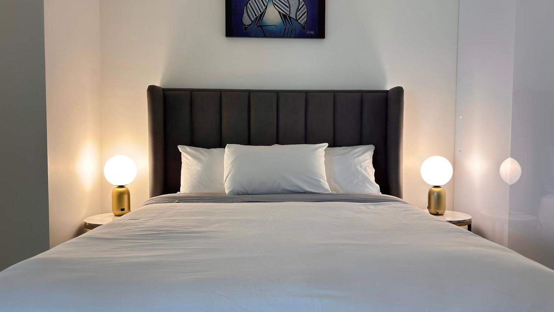 Brisbane's Highest Rated 3 Bedroom Luxury -above 60th Floor- Incredible Views In Skytower, Brisbane's Tallest Building -complimentary Wifi, Drinks, Snacks & Streaming Access Brisbane