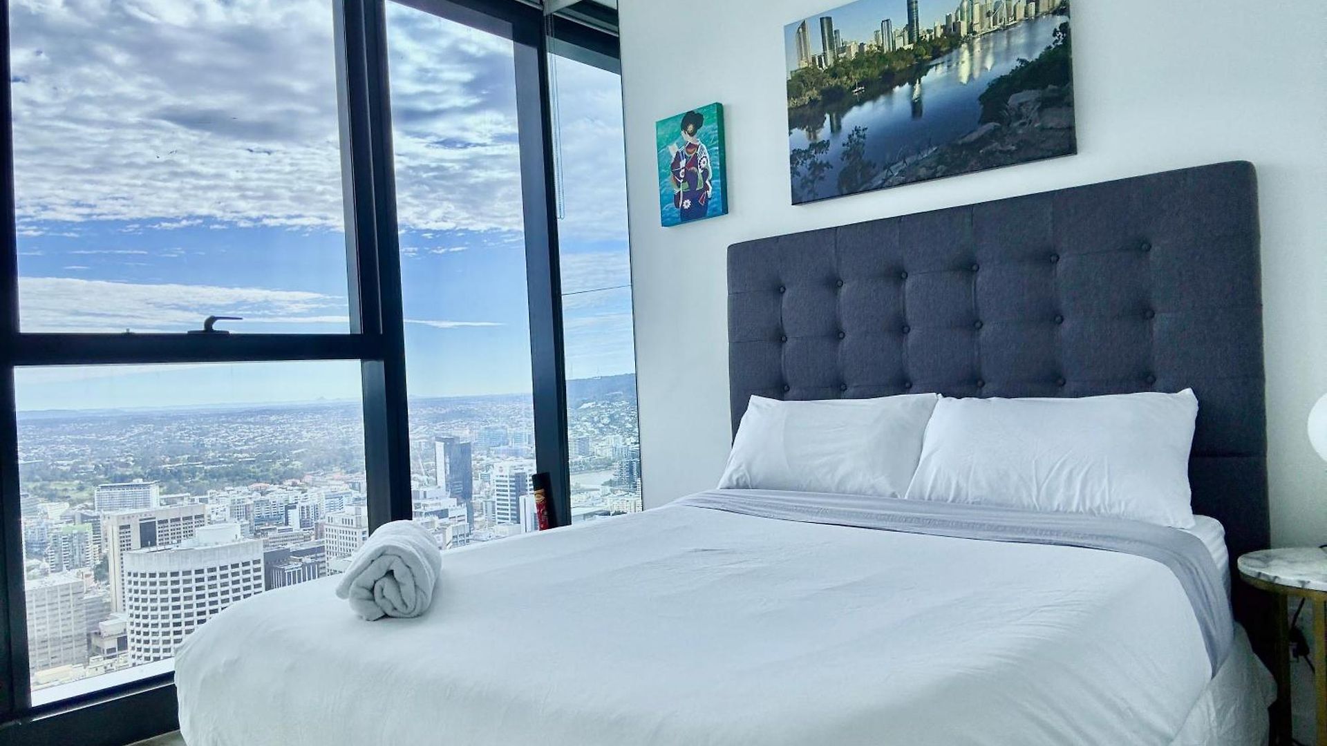 Brisbane's Highest Rated 3 Bedroom Luxury -above 60th Floor- Incredible Views In Skytower, Brisbane's Tallest Building -complimentary Wifi, Drinks, Snacks & Streaming Access