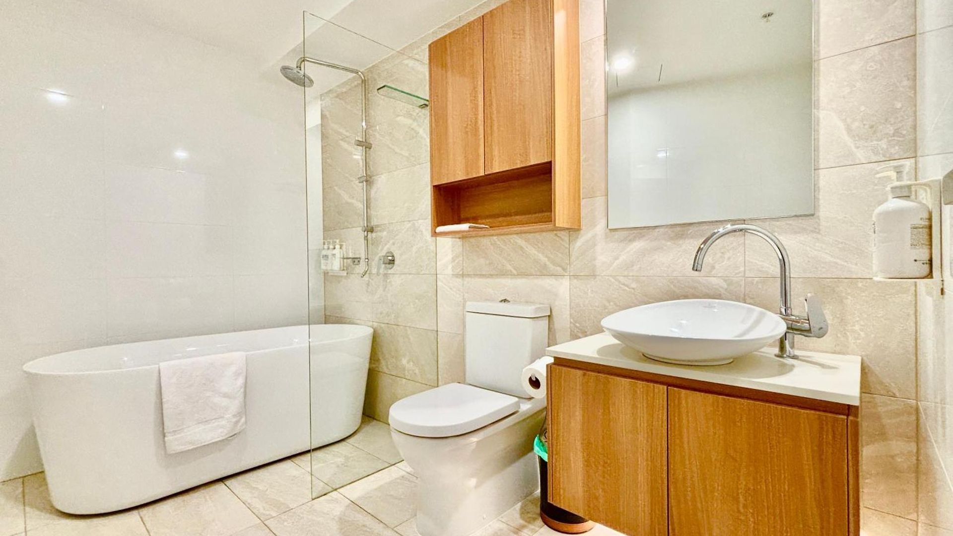 Brisbane's Highest Rated 3 Bedroom Luxury -above 60th Floor- Incredible Views In Skytower, Brisbane's Tallest Building -complimentary Wifi, Drinks, Snacks & Streaming Access Apartment Brisbane
