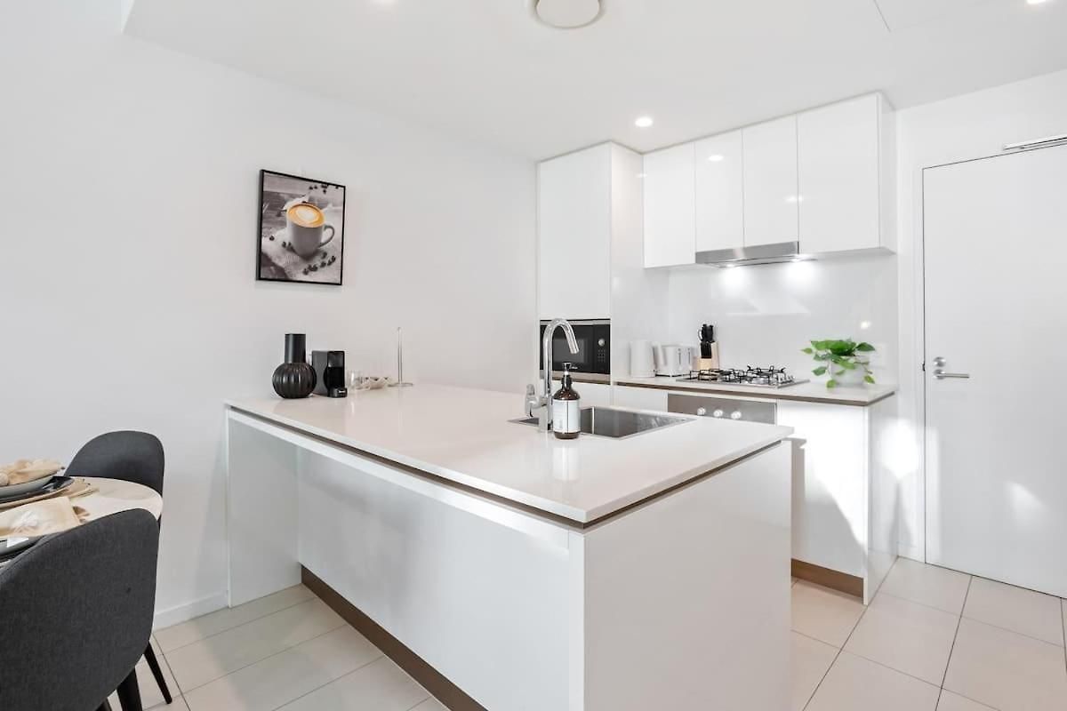 Spacious 2br - Free Parking & Balcony & Pool Apartment *