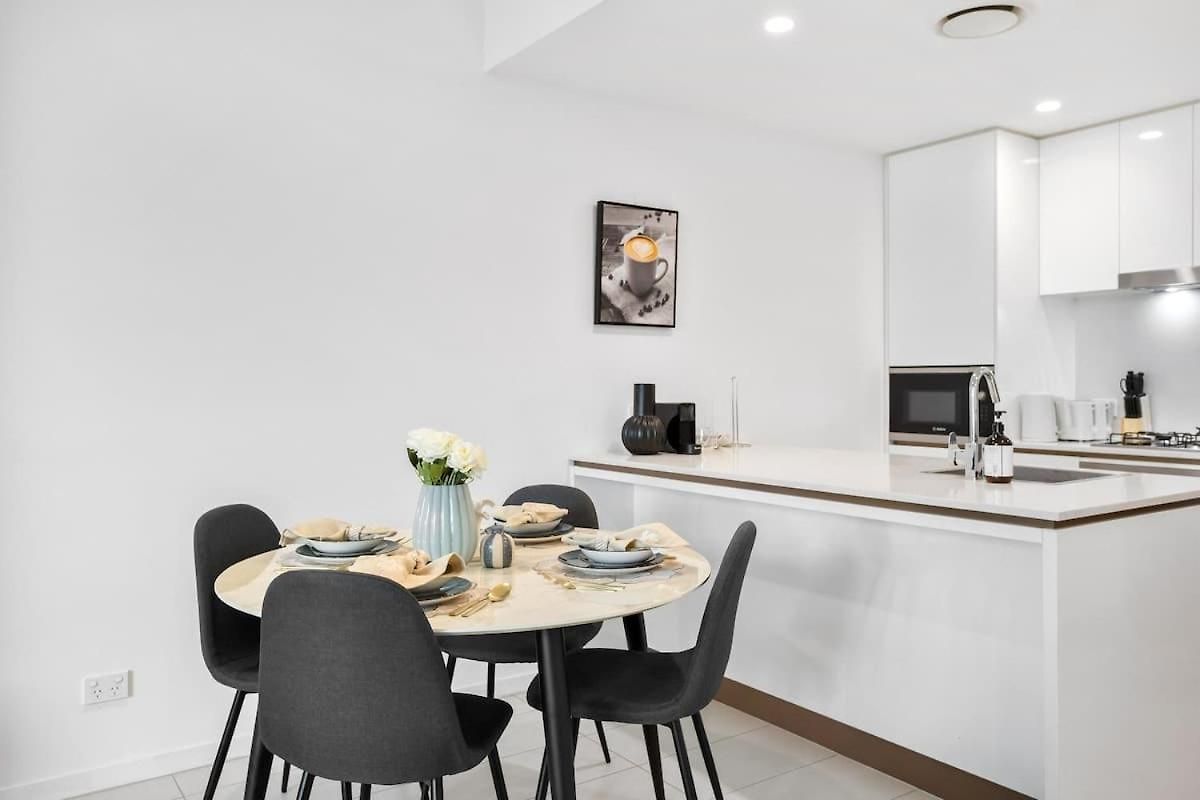 Spacious 2br - Free Parking & Balcony & Pool *