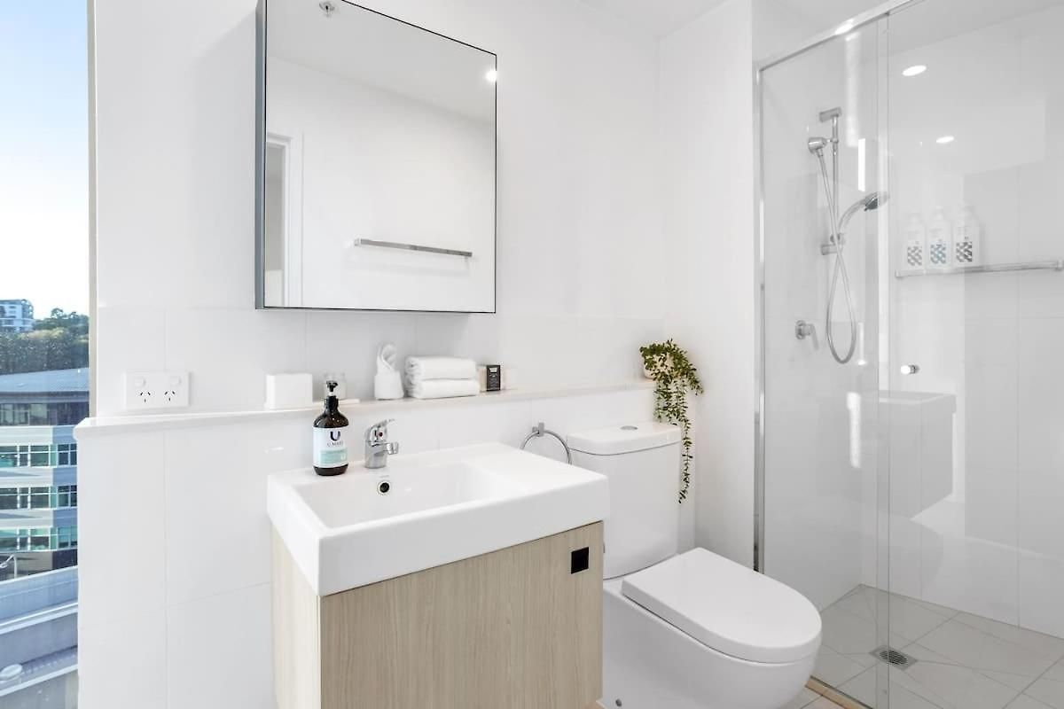 Spacious 2br - Free Parking & Balcony & Pool Brisbane