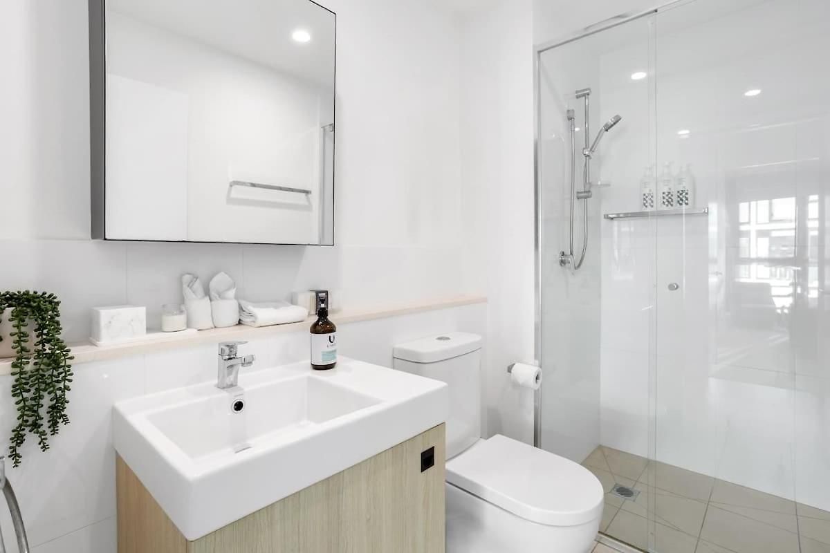 Spacious 2br - Free Parking & Balcony & Pool * Brisbane