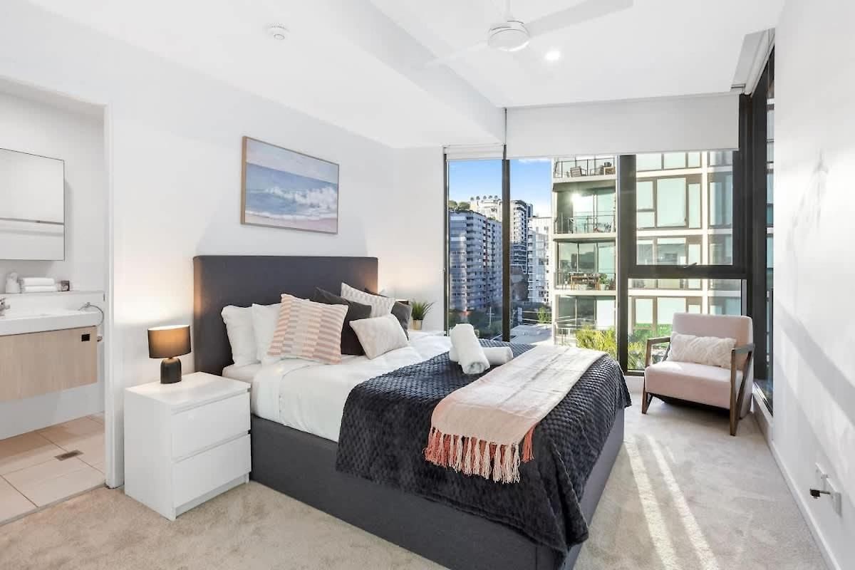 Spacious 2br - Free Parking & Balcony & Pool Apartment