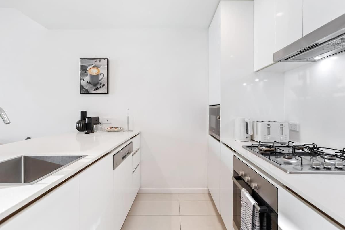 Spacious 2br - Free Parking & Balcony & Pool Apartment *