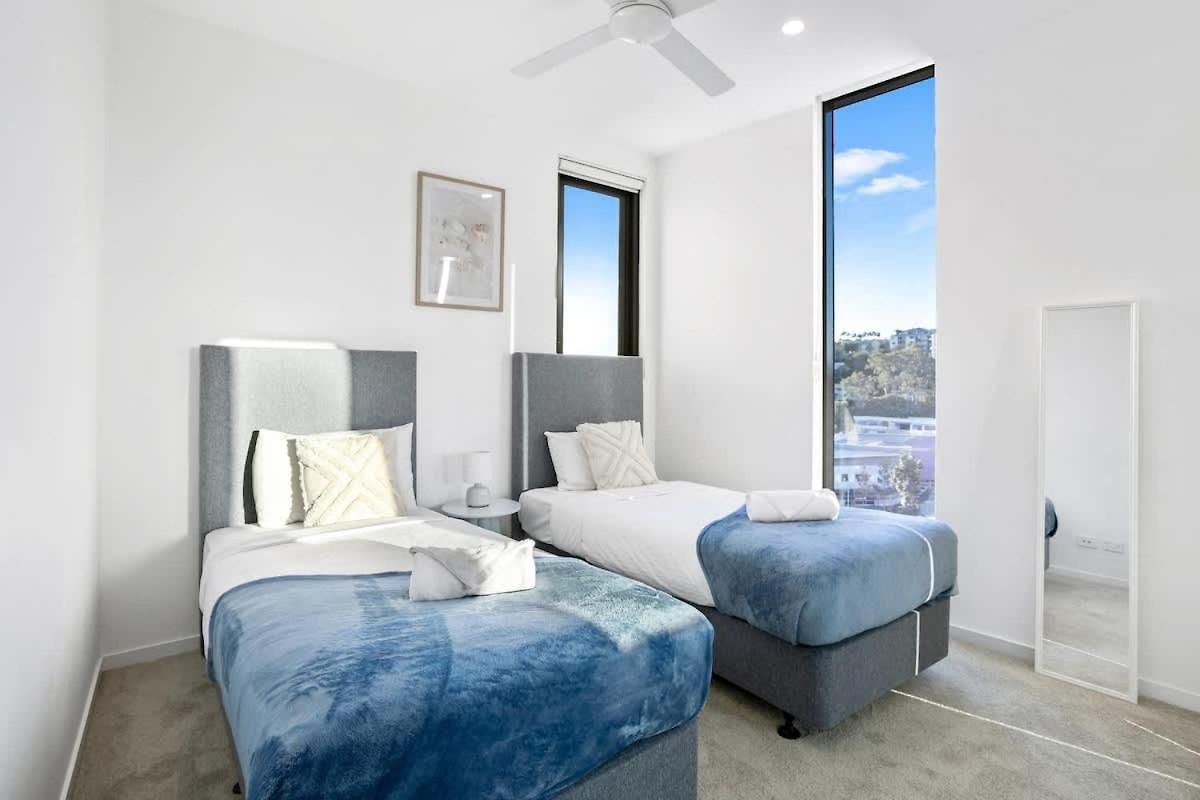 Spacious 2br - Free Parking & Balcony & Pool Apartment Brisbane