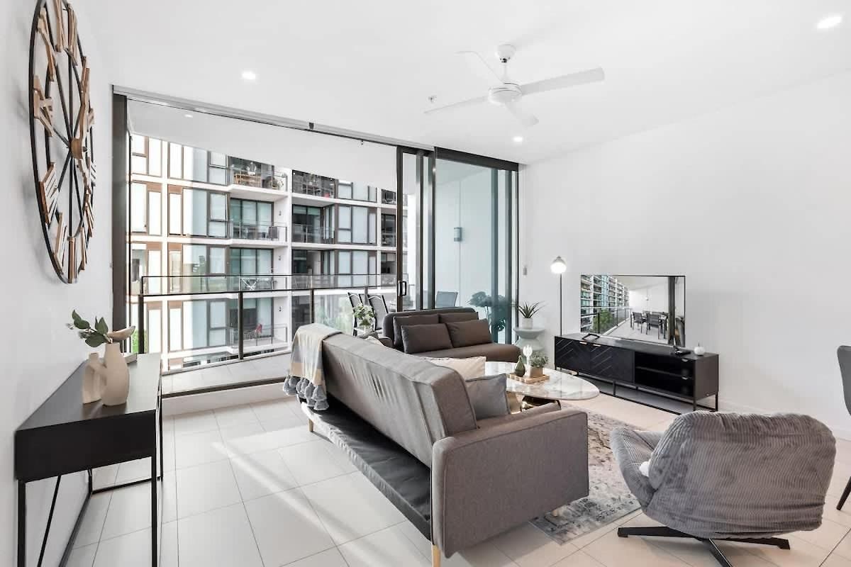 Spacious 2br - Free Parking & Balcony & Pool * Brisbane