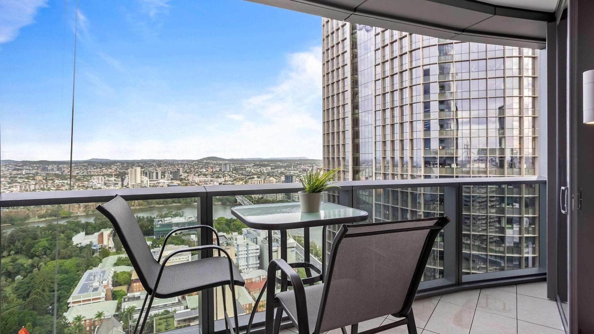 Your Qw Escape - Pool Gym & Stunning Sky View